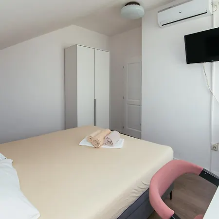 Pansion Cirjak Affittacamere Sveti Filip i Jakov